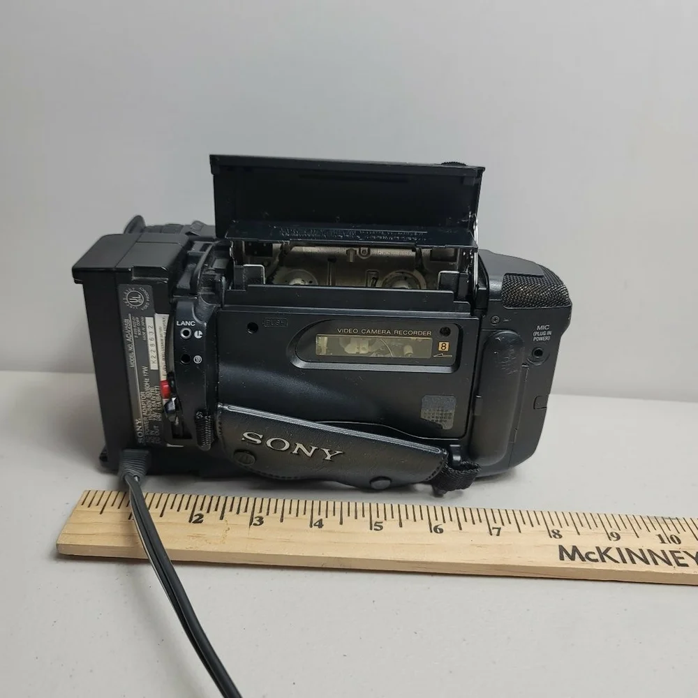 Sony Video Hi-8 Handycam CCD-TR400 Camcorder As Is NO work selling just for part
